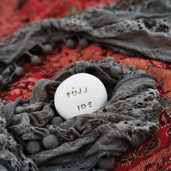 BÚJJ IDE - A love message carved in pebble