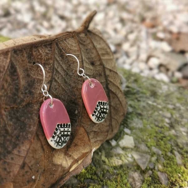 Mulberry geometric pattern oval ceramic earrings