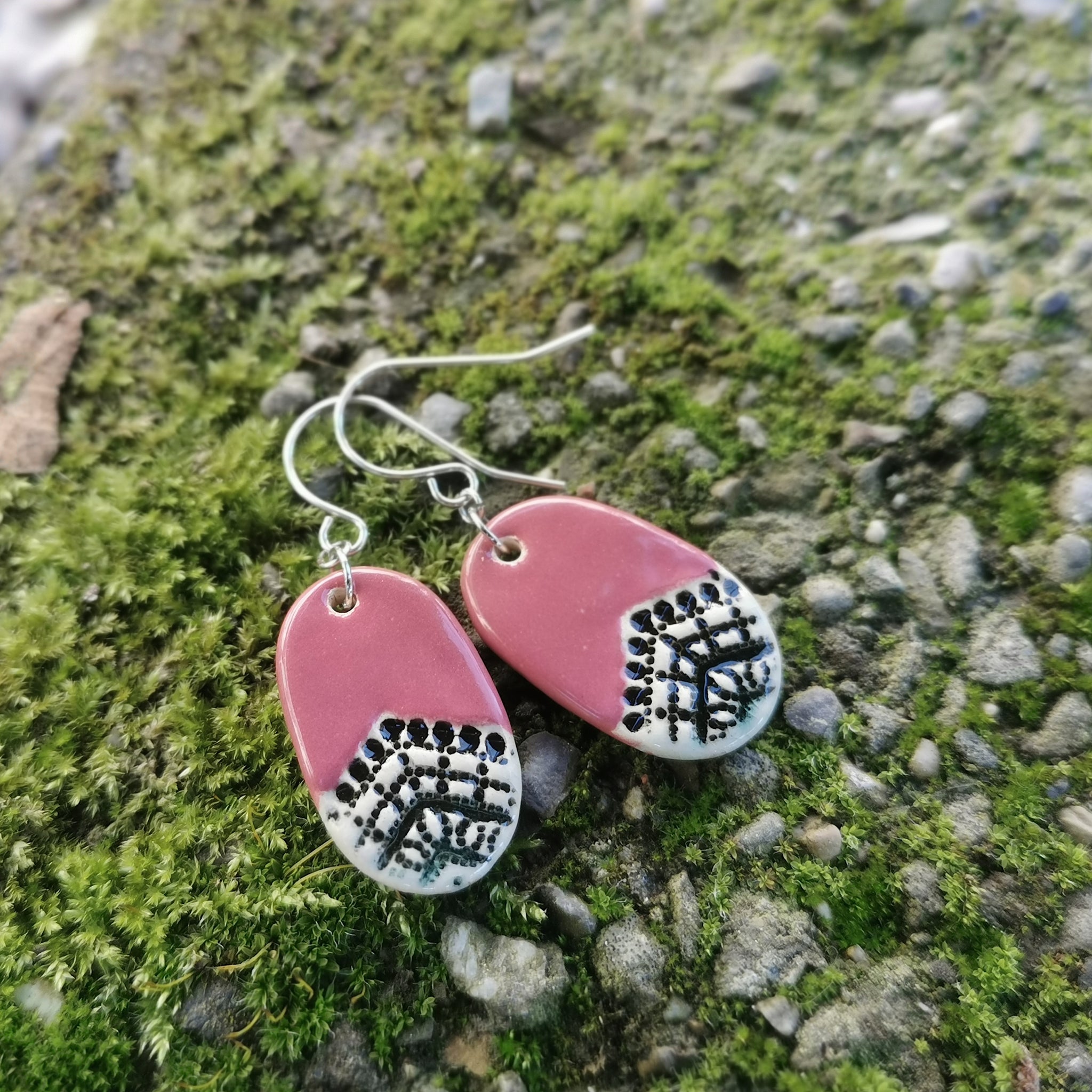 Mulberry geometric pattern oval ceramic earrings