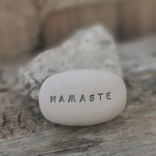 NAMASTE - Messaggi spirituali su ciottoli magici