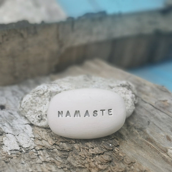 NAMASTE - Messaggi spirituali su ciottoli magici