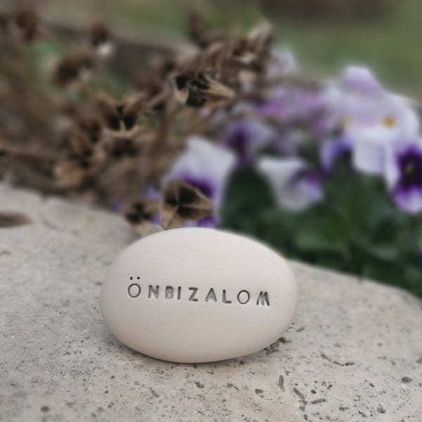 ÖNBIZALOM - Ciottoli in ceramica motivazionali