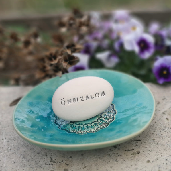 ÖNBIZALOM - Ciottoli in ceramica motivazionali